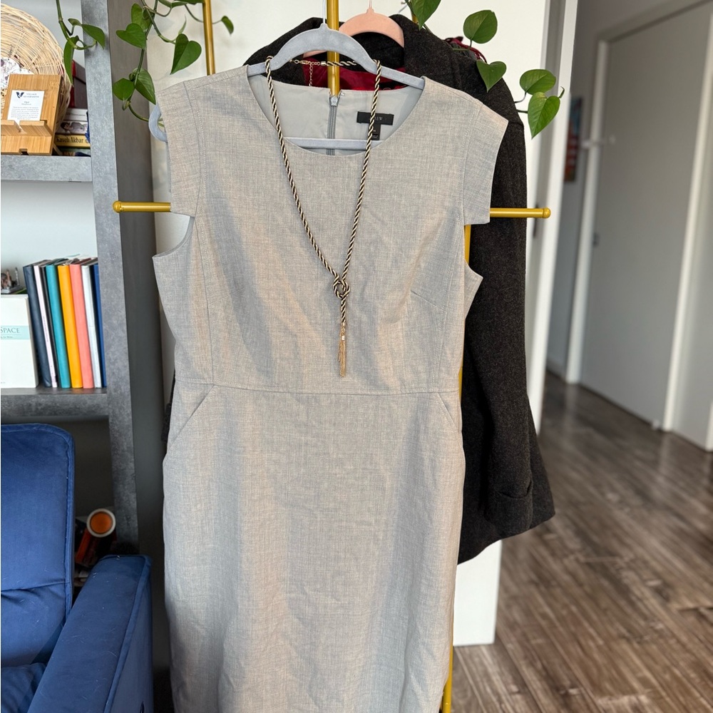 Classy J. Crew Like New Wool Classic Gray Cap Sleeve Dress with Pockets - Picture 3 of 11